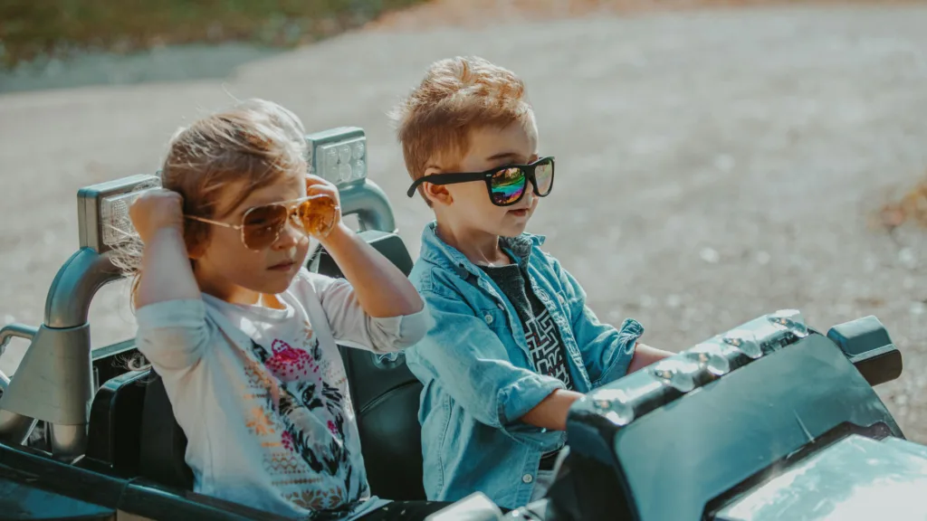 2 Kinder Beitragsbild - Führerschein Theorieprüfung nicht bestanden